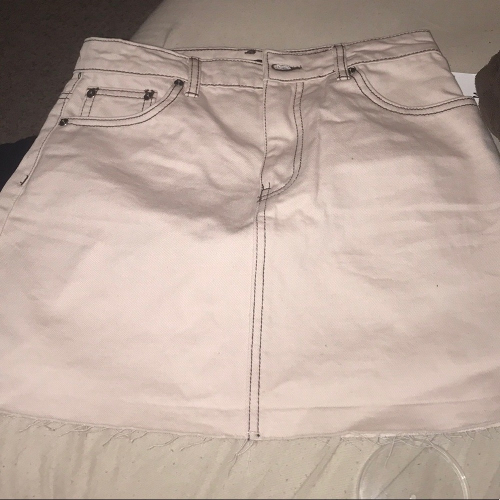 Cream colored mini skirt 🖤